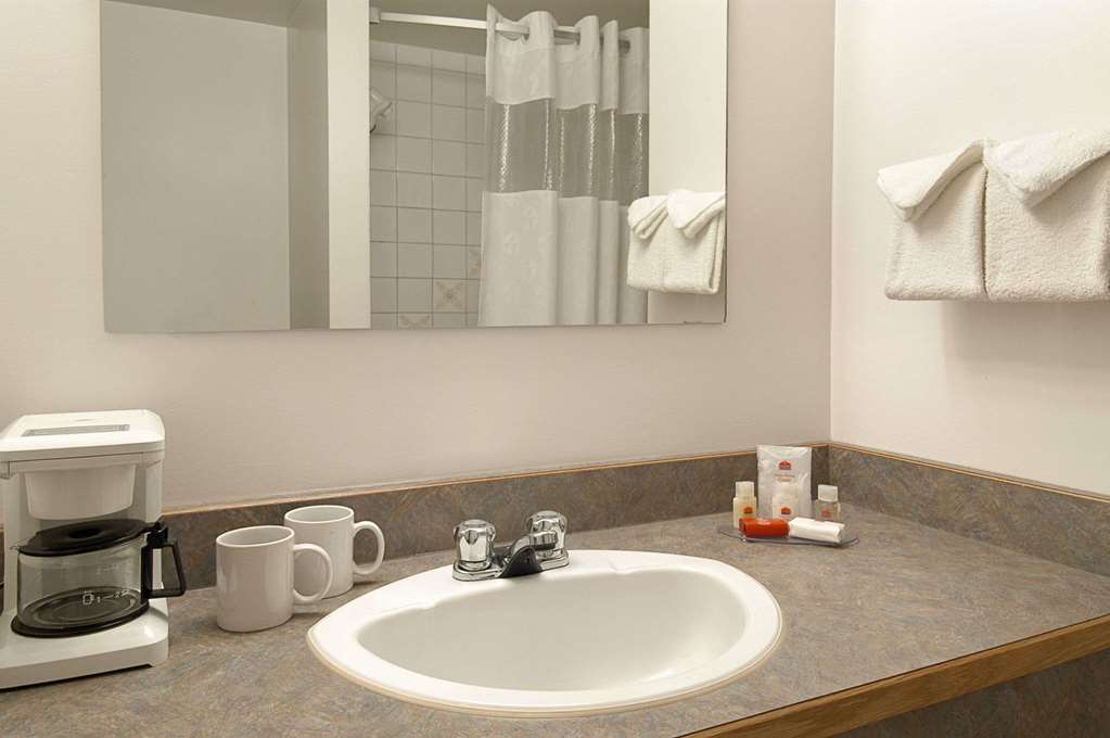 Ramada Limited Dawson Creek Hotel Szoba fotó